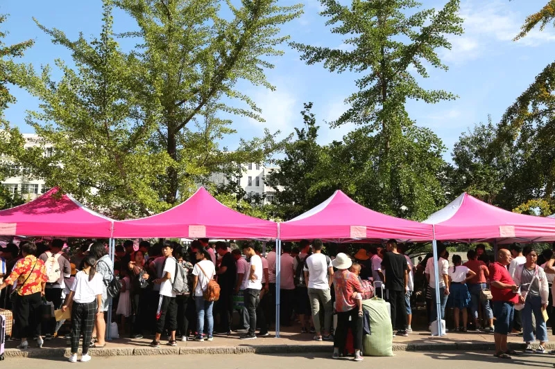 临沂市技师学院今年新生报到继续呈现火爆场面