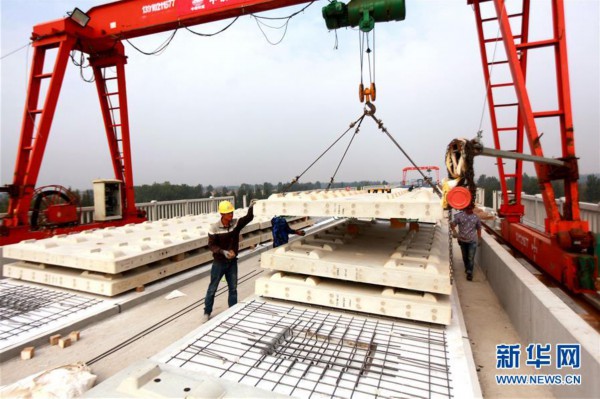 #（经济）（1）鲁南高铁无砟轨道施工持续推进
