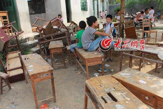 农村小学开学愿望：想有平稳的桌椅