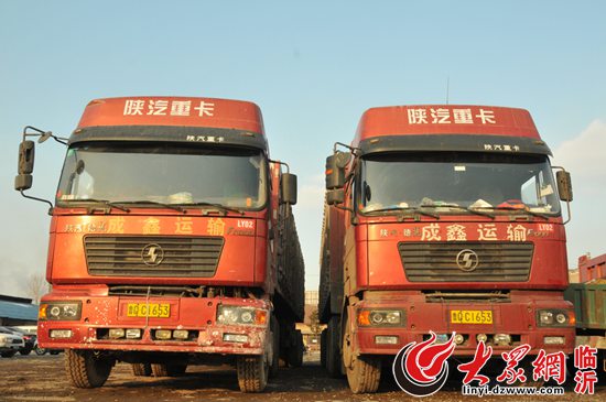 临沂现“双胞胎”货车 连发动机型号都一样