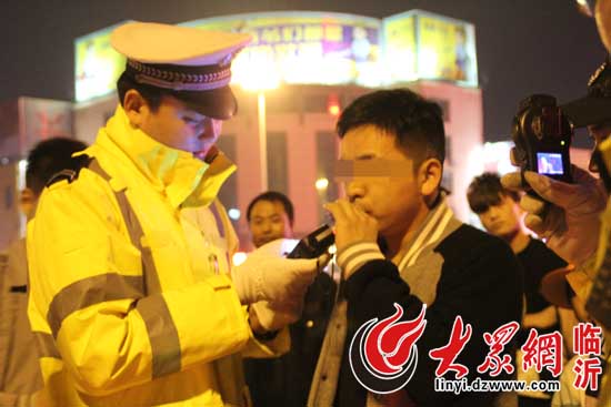 临沂城区交通集中整治 一晚揪出93名“酒司机”
