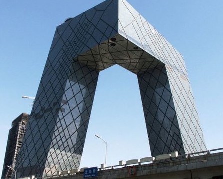 那条横挂在北京天际线上的"大裤衩",大概是印象最深刻的建筑物了
