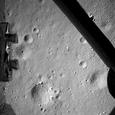 2013年12月14日，嫦娥三号成功落月时拍摄的月表图像。