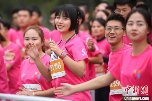 南京高校马拉松火热开赛跑出“不一样的青春”