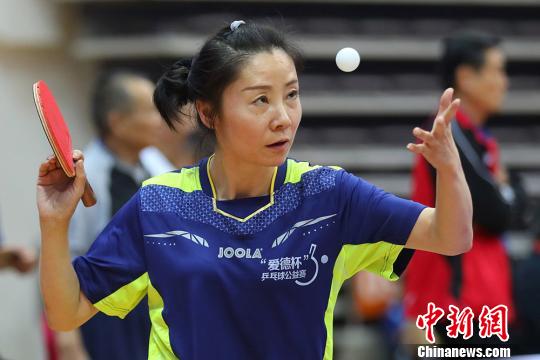 全国各地百余支乒乓球队伍齐聚南京为公益挥拍