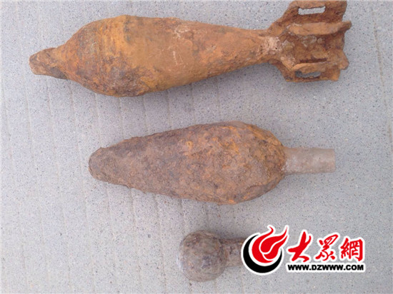 沂南县张庄镇某在建职业学校工地挖出两枚60航雷弹和一枚手雷弹