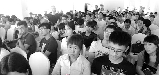 临沂高考志愿填报咨询会火爆 专家支出高招应