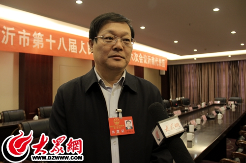 孙德士:推动产业向中高端迈进 打赢扶贫攻坚战