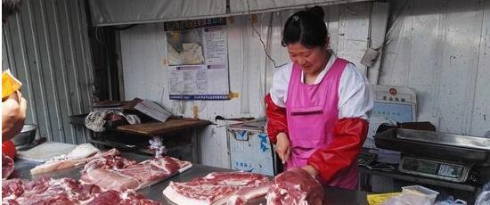 临沂猪肉18元一斤 消费者吃不起养殖户狂补