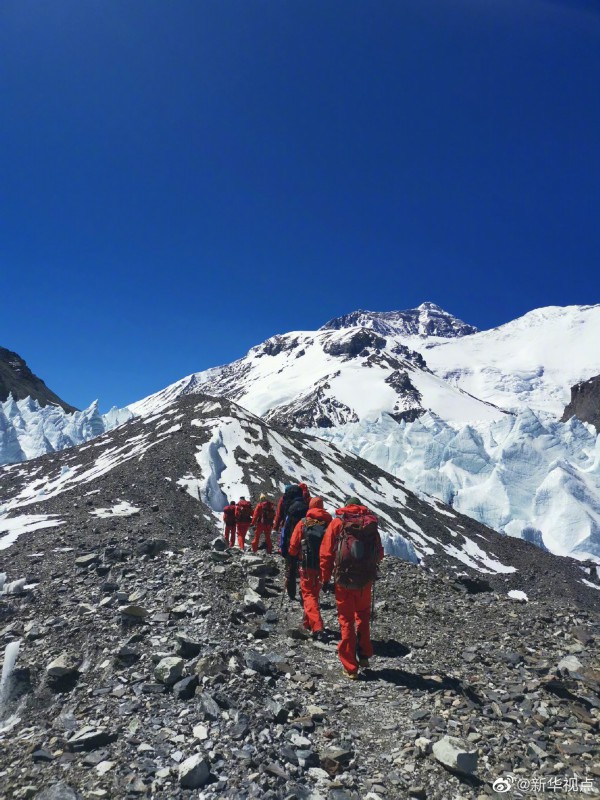 测量登山队抵达海拔6500米前进营地!