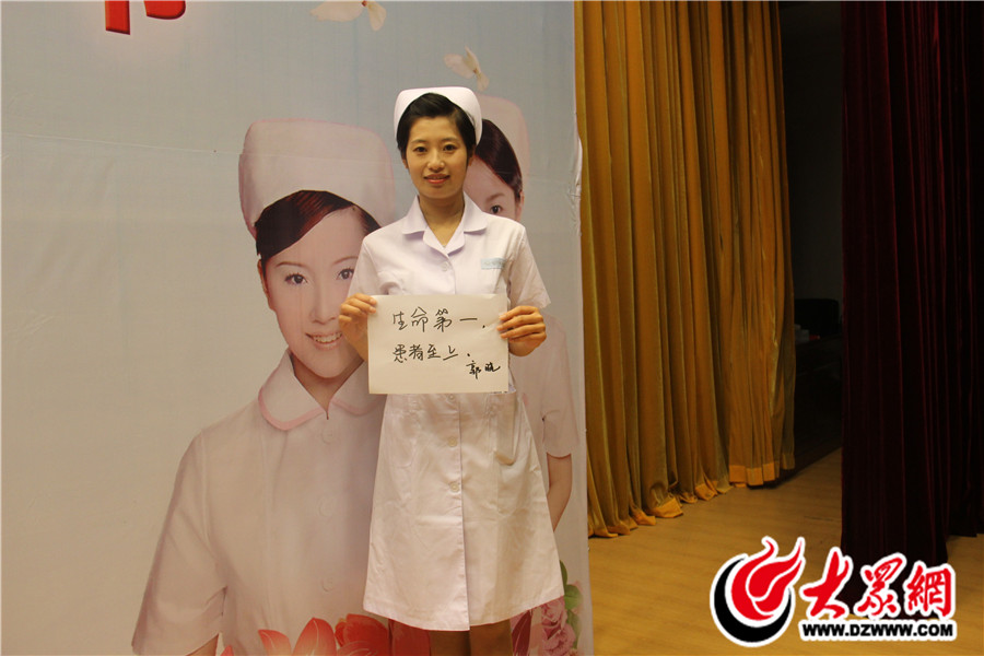 7临沂市人民医院南医疗区急诊科护士郭晓，25岁，从事护理工作已4年。.JPG