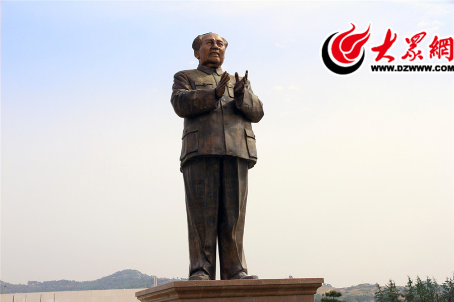 毛泽东主席铜像.jpg