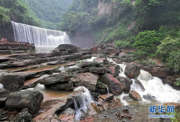 （环境）（4）贵州赤水：千瀑美景引客来