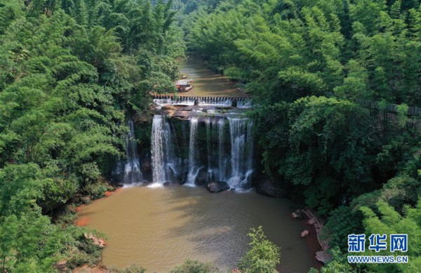 （环境）（5）贵州赤水：千瀑美景引客来