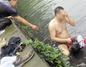 温州民警跳河救人因污水染病 环保局长致歉