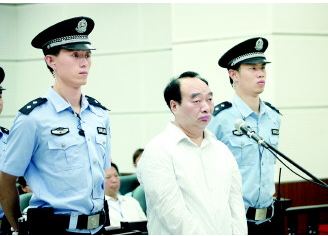 重庆“不雅视频”案一审今公开宣判 雷政富有期徒刑13年