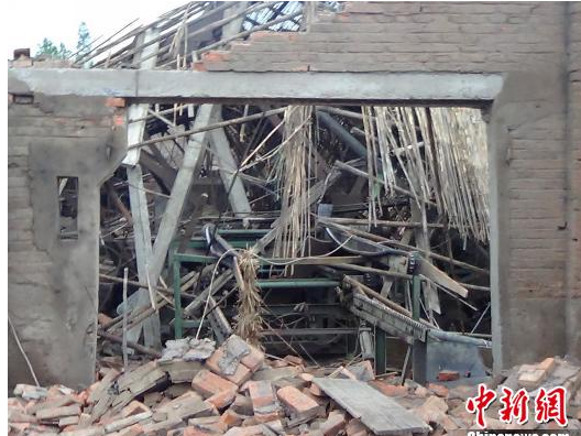 江苏扬州高邮仪征遭龙卷风突袭 49人受伤(组图)