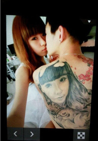 台湾男子为表达爱意背上纹女友脸庞