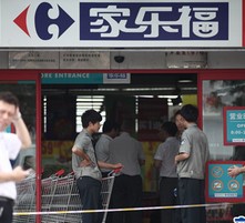 北京家乐福超市发生持刀伤人事件