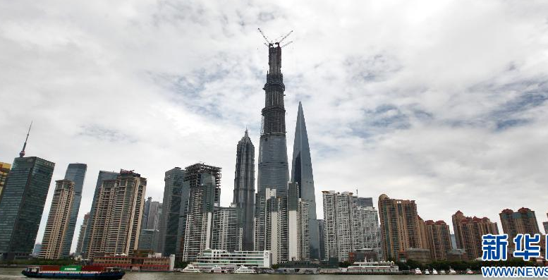 中国在建第一高楼“上海中心”结构封顶（组图）