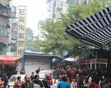 四川菜贩集体罢市 涨租方式被喻“吸血鬼”(组图)