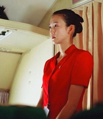 朝鲜空姐裙子变短 新旧制服性感度大比拼
