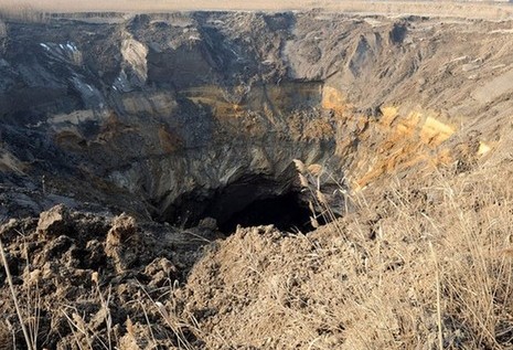 直径百米天坑现连云港市　原是磷矿采矿区