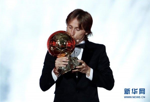 （体育）（2）足球——莫德里奇获得2018年“金球奖”