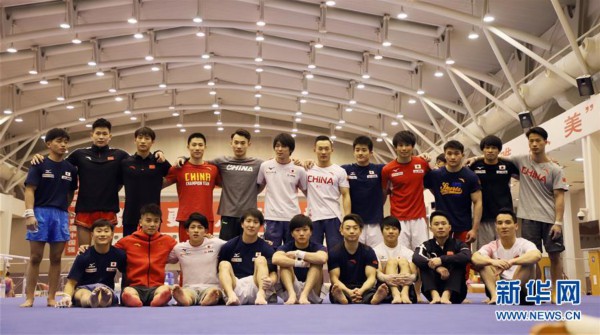 （体育）（1）体操——中日体操男队首次进行合练