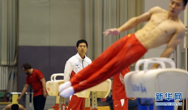 （体育）（2）体操——中日体操男队首次进行合练