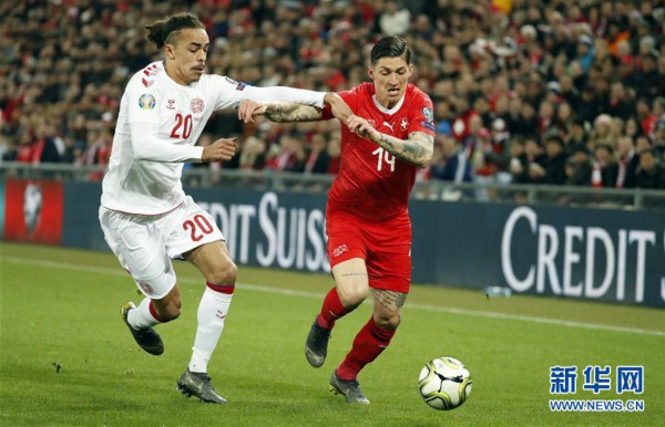 （体育）（7）足球——欧锦赛预选赛：瑞士平丹麦