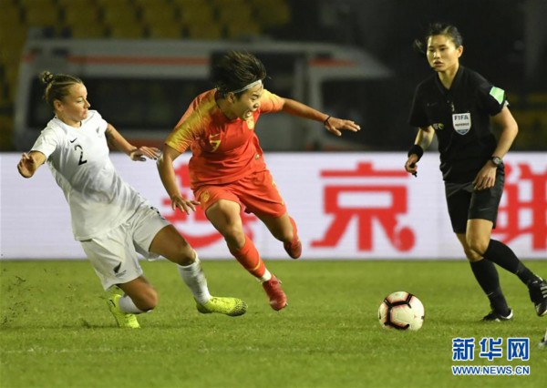 （体育）（16）足球——永川国际女足锦标赛：中国队胜新西兰队