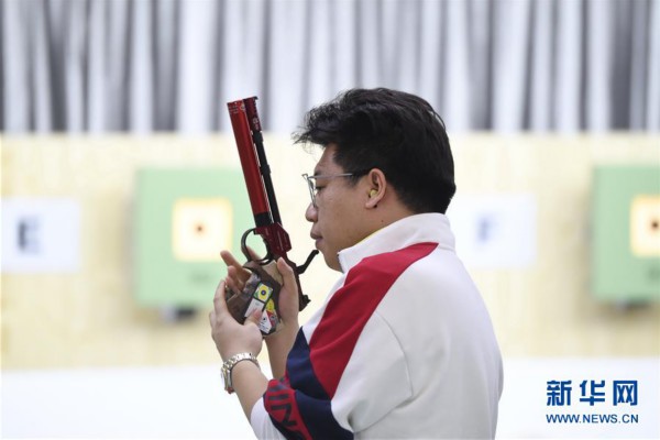 （体育）（4）射击——2019年国际射联步手枪世界杯总决赛：庞伟男子10米气手枪夺冠