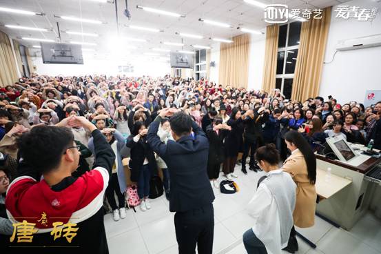 《唐砖》播出首周热度口碑获赞 张晓龙为张佳