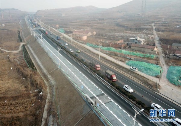 焦点图轮播  当日,我国首个承载式光伏高速公路试验段在济南建成通车