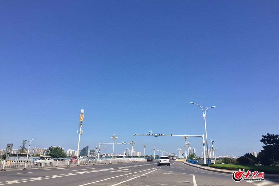 1、连日来，临沂总是风和日丽、蓝天白云的晴好天气.JPG