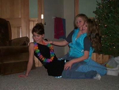 美国连体姐妹看电影买两张票 想上大学想结婚生子