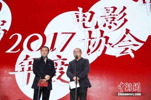 江平(左)、王小帅(右)